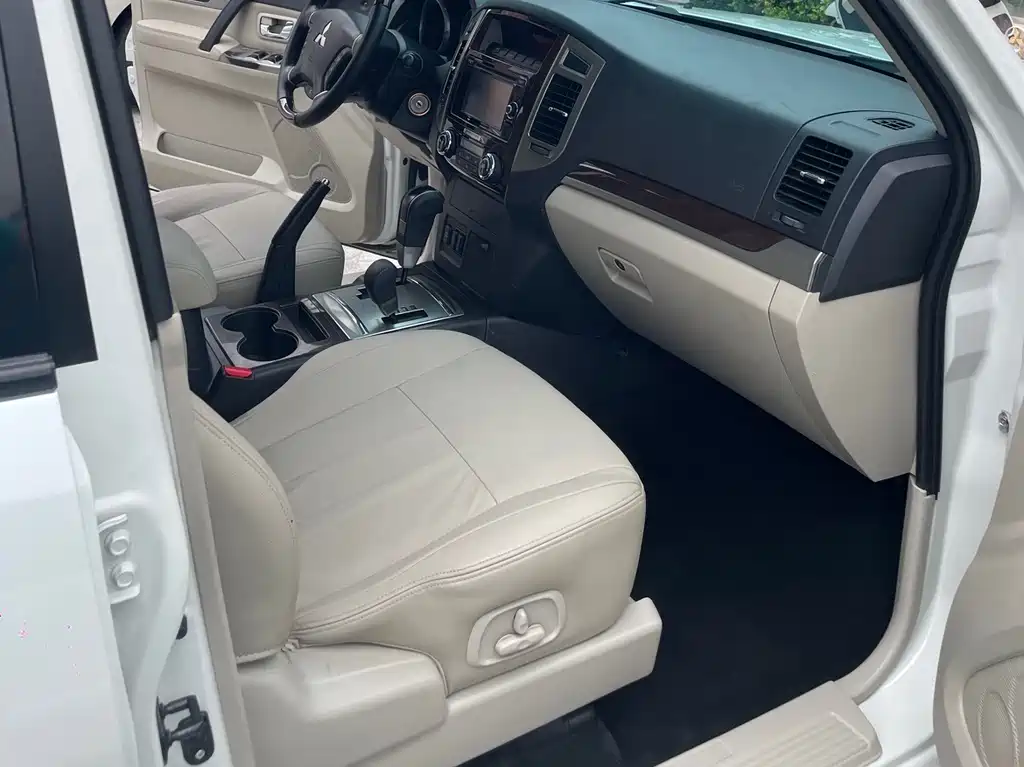 Mitsubishi V97 2018 3.8L AT