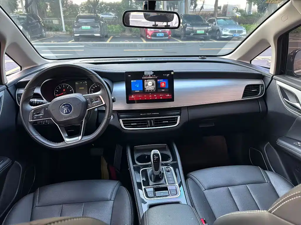 BYD MAX — миниатюра 8