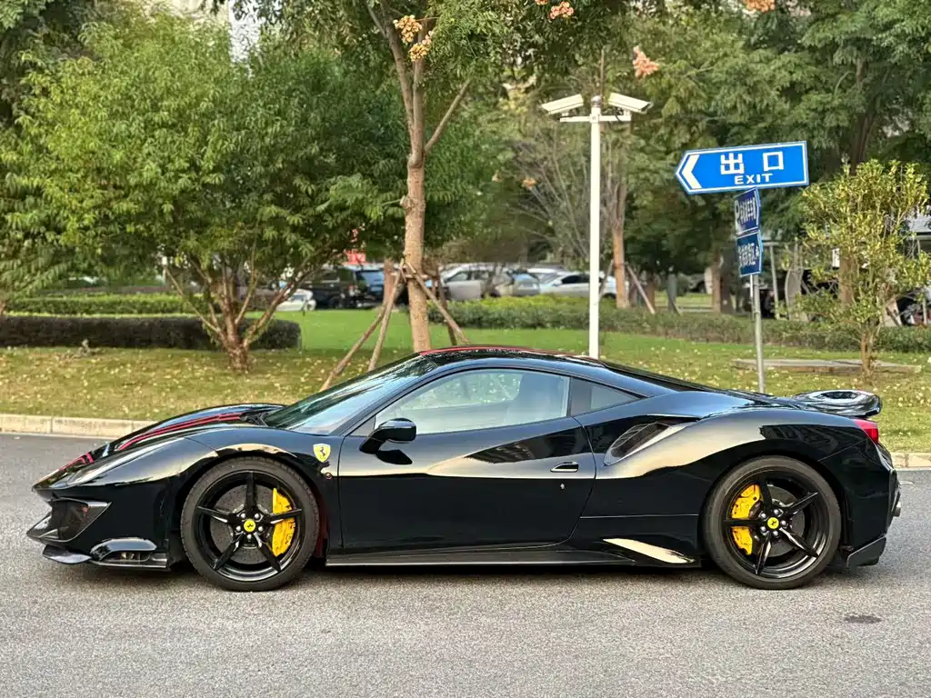 Ferrari 488 — миниатюра 7