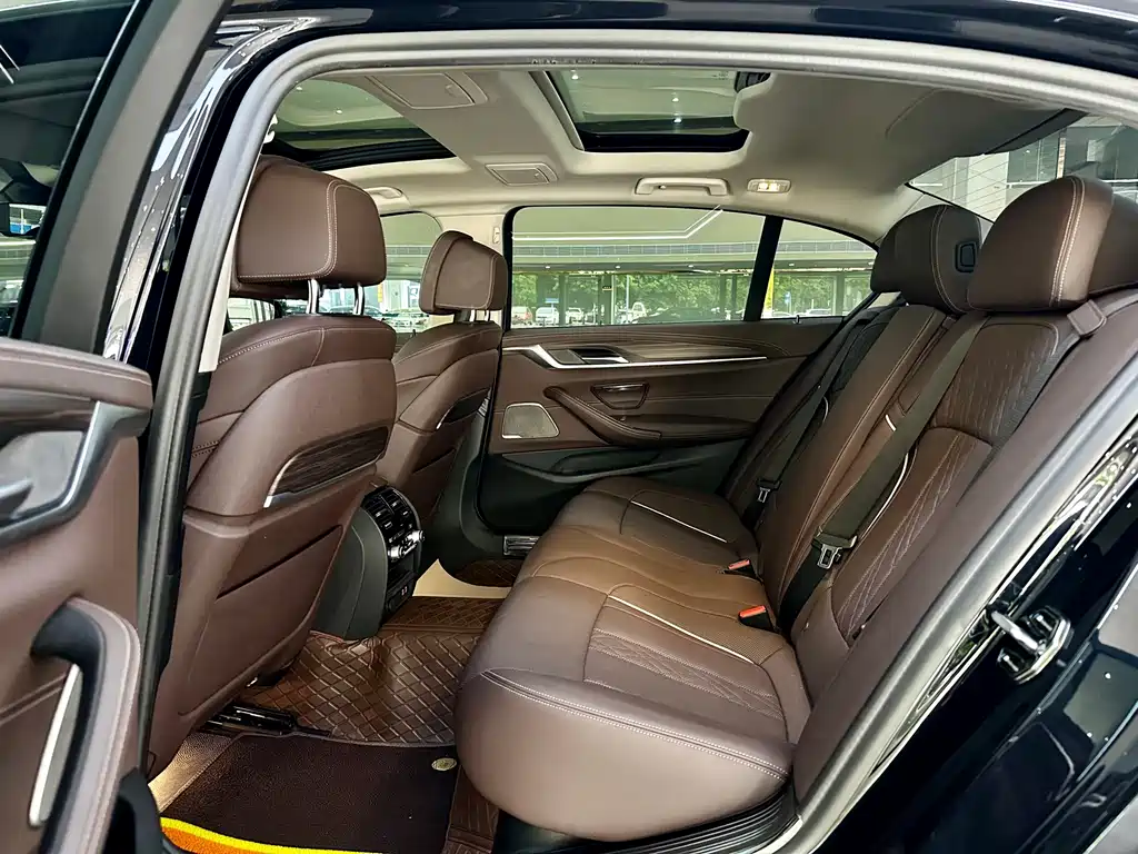 BMW 5 Series — миниатюра 6