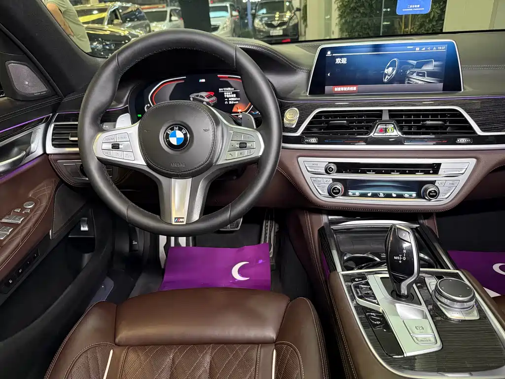 BMW 7 Series — миниатюра 12