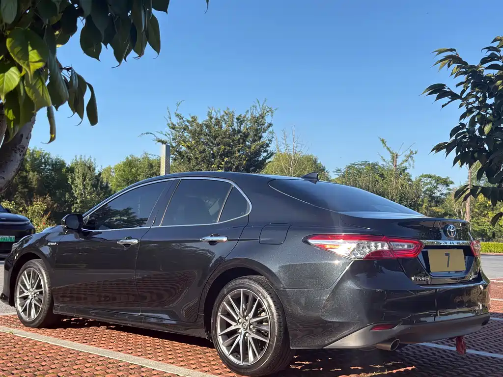 Toyota Camry — миниатюра 4