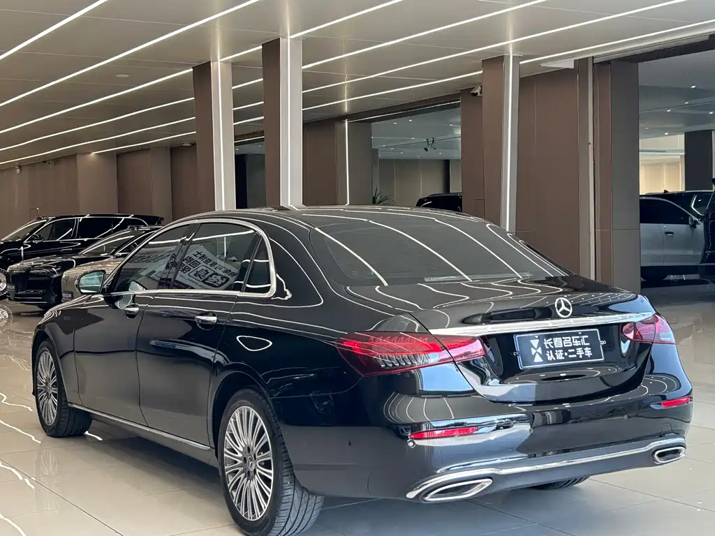 Mercedes-Benz E-Class — миниатюра 5