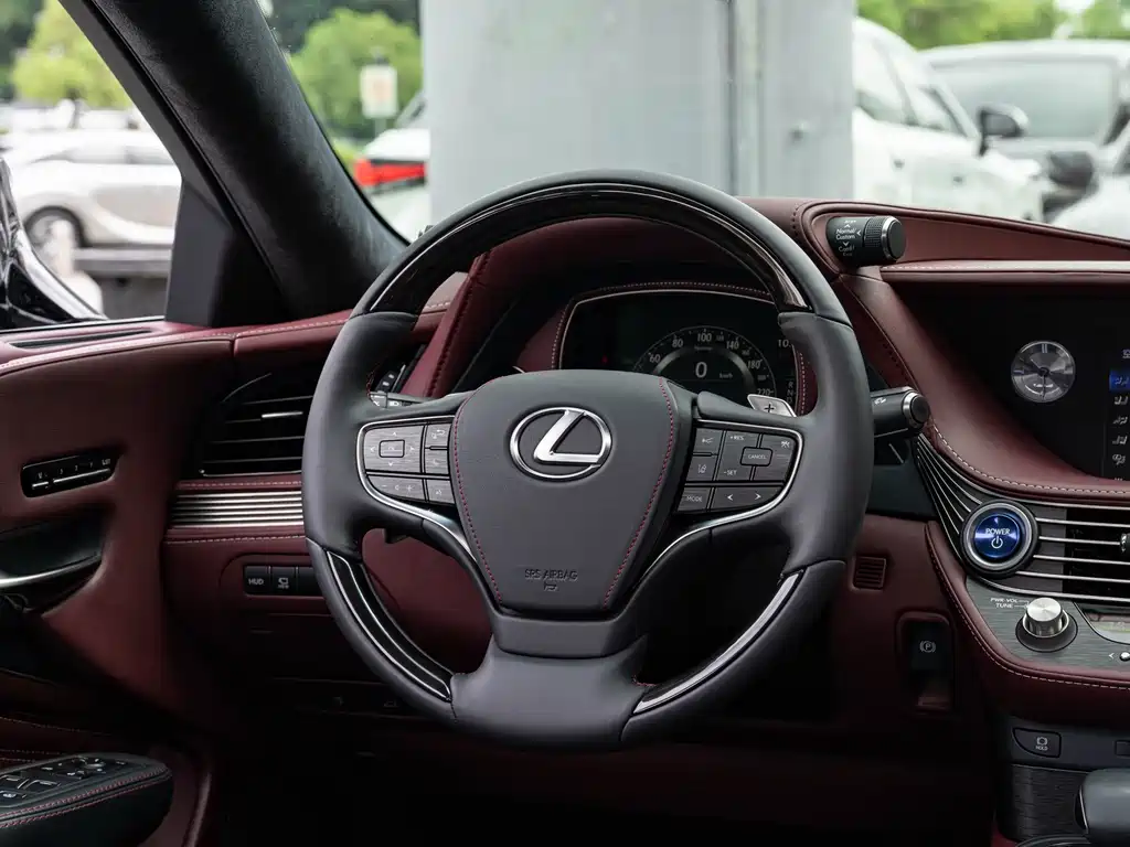 Lexus LS — миниатюра 14