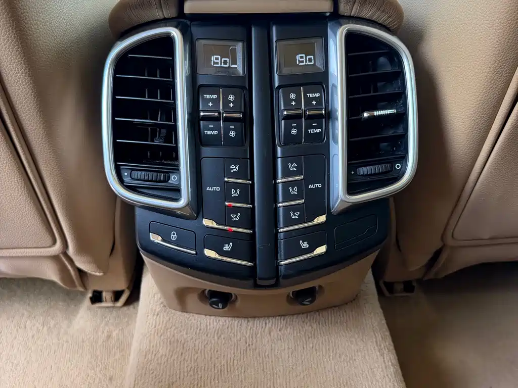 Porsche Cayenne — миниатюра 16
