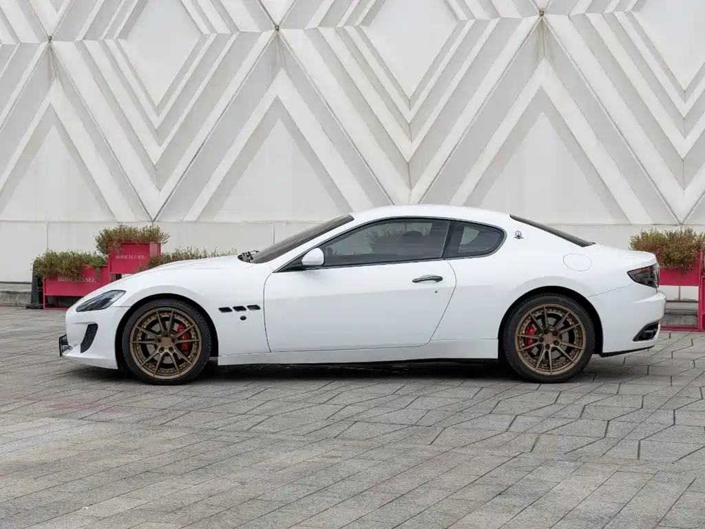 Maserati GranTurismo — миниатюра 7