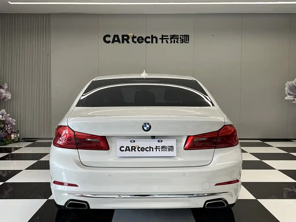 BMW 5 Series — миниатюра 6