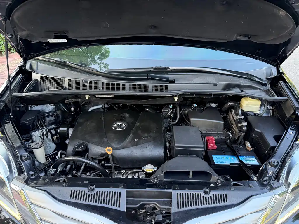 Toyota Sienna — миниатюра 7