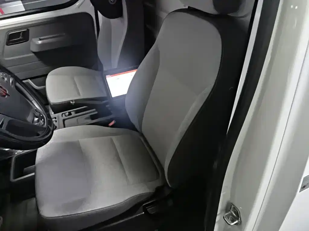Wuling Yangguang — миниатюра 17