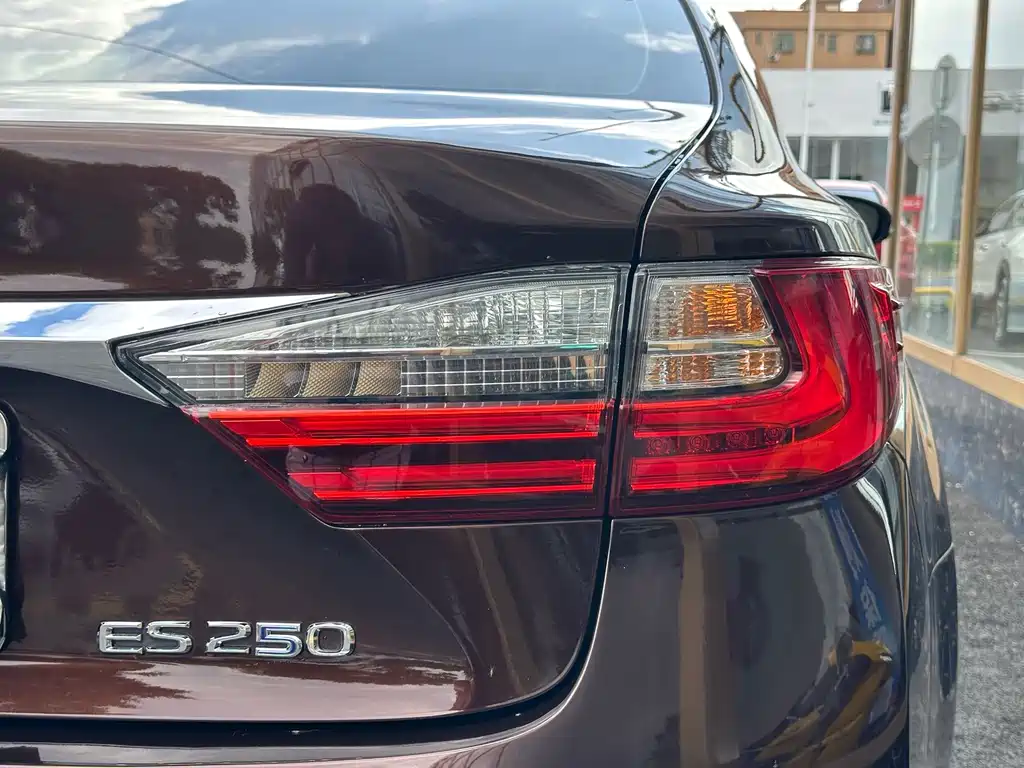 Lexus ES — миниатюра 6