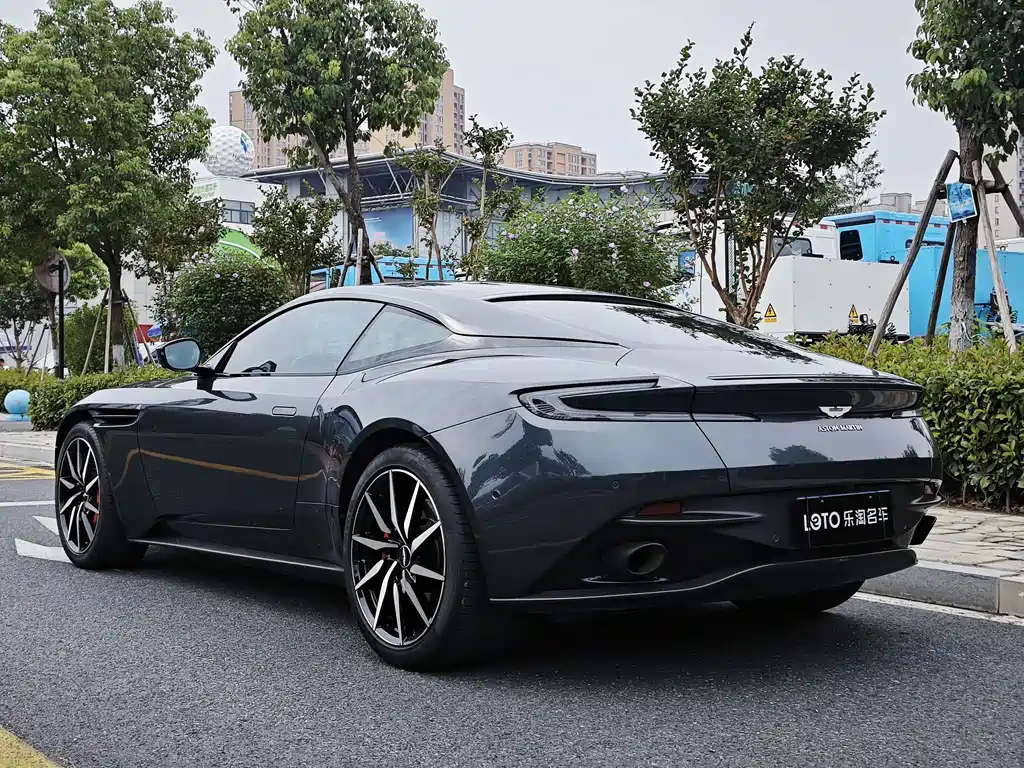 Aston Martin DB11 — миниатюра 6