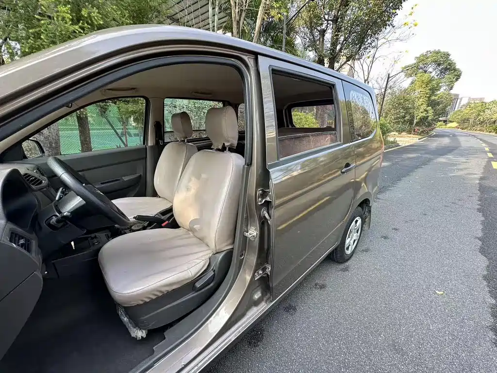 Wuling Hongguang — миниатюра 7