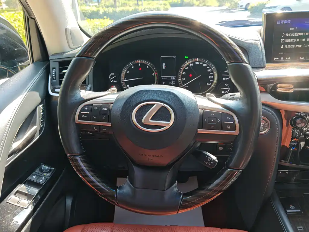 Lexus LX — миниатюра 20