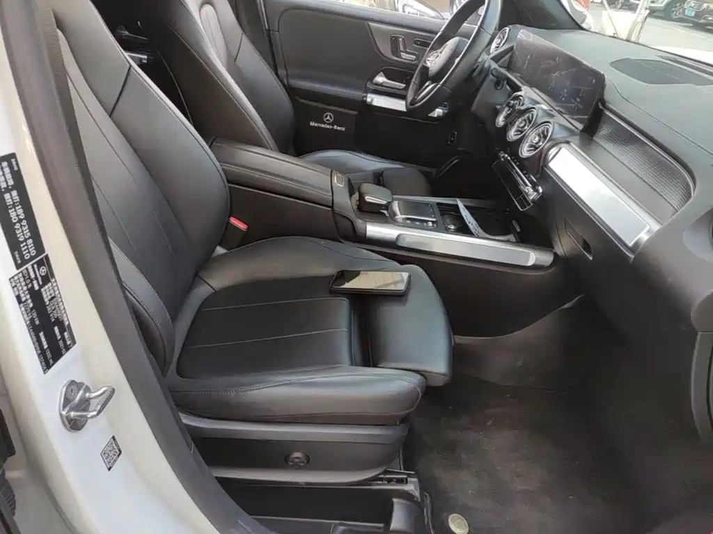 Mercedes-Benz GLB — миниатюра 25
