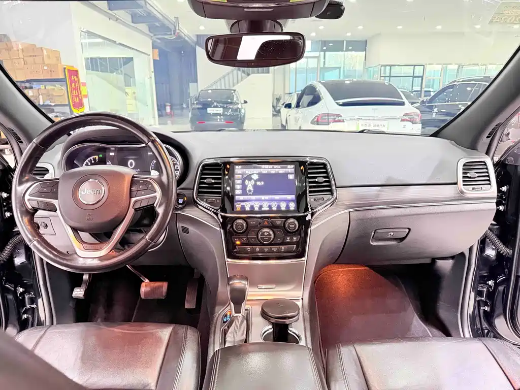 Jeep Grand Cherokee (Import) — миниатюра 8