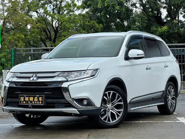 MITSUBISHI OUTLANDER 2018