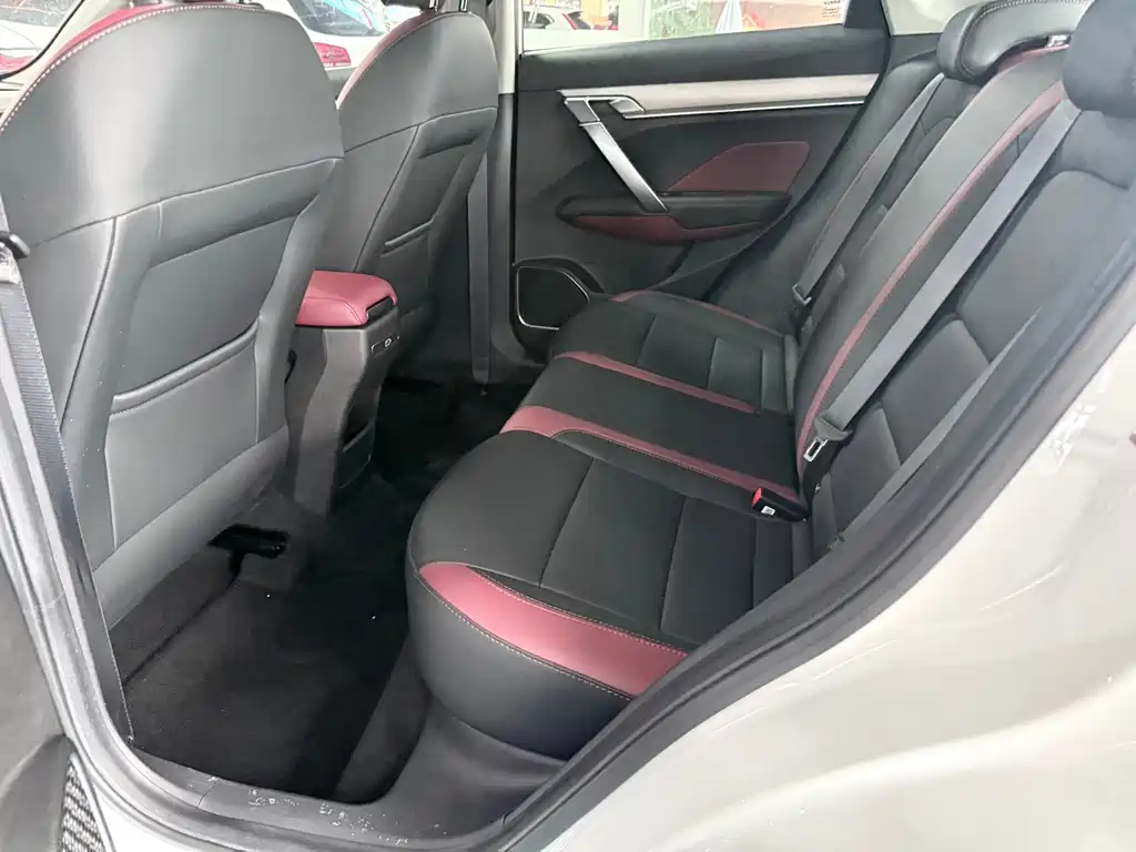 Geely Binyue — миниатюра 8