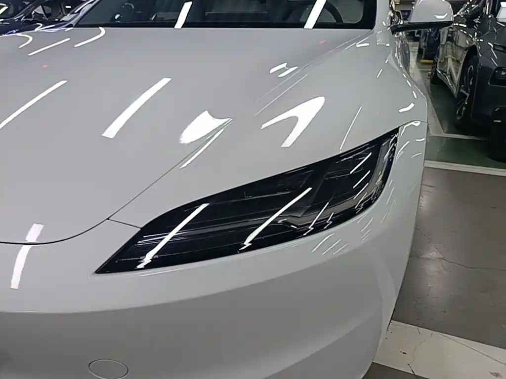 Tesla Model 3 — миниатюра 24