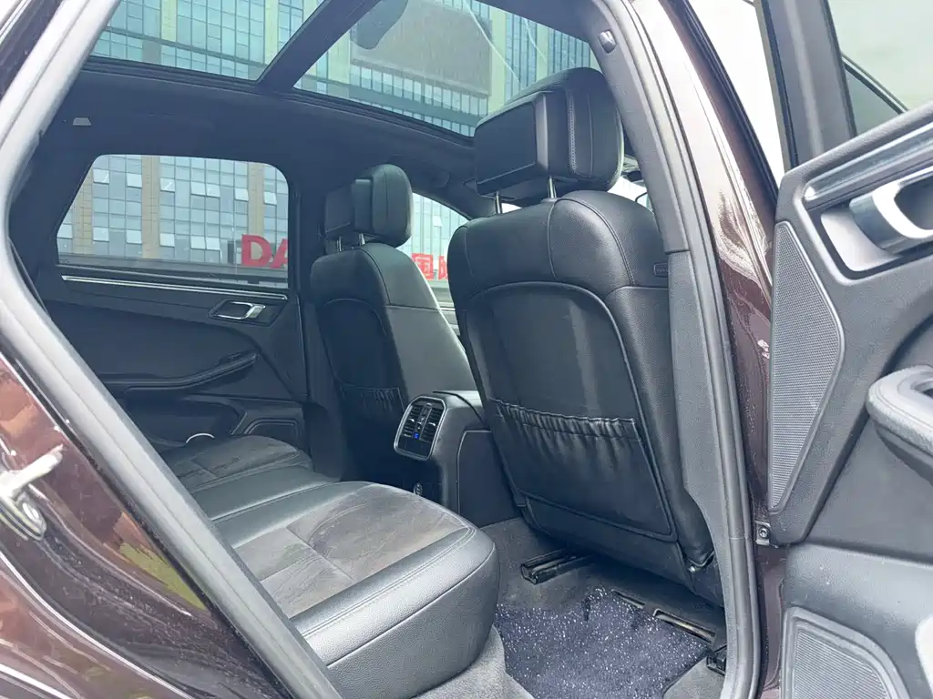 Porsche Macan — миниатюра 11