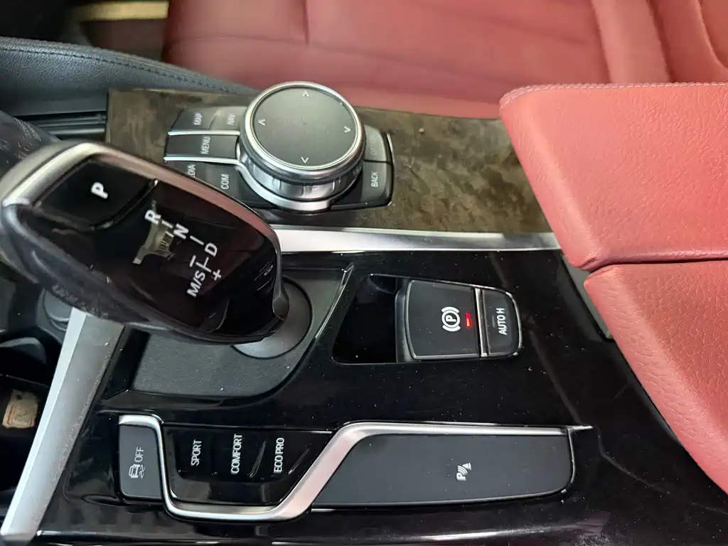 BMW 5 Series — миниатюра 7