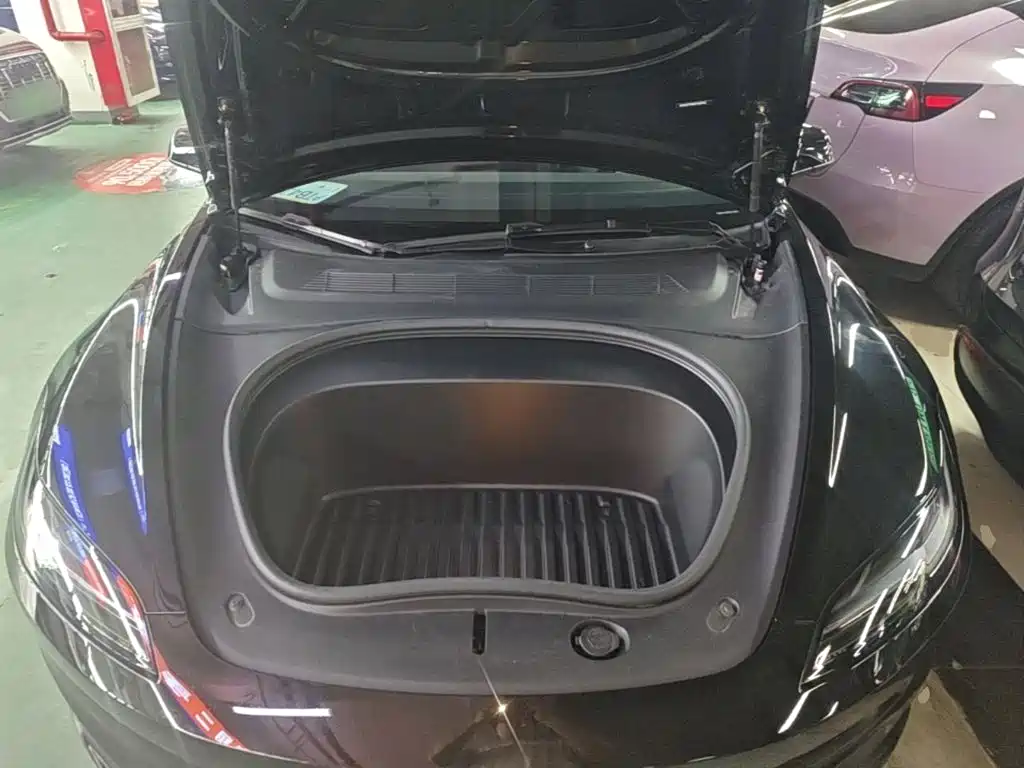 Tesla Model 3 — миниатюра 20