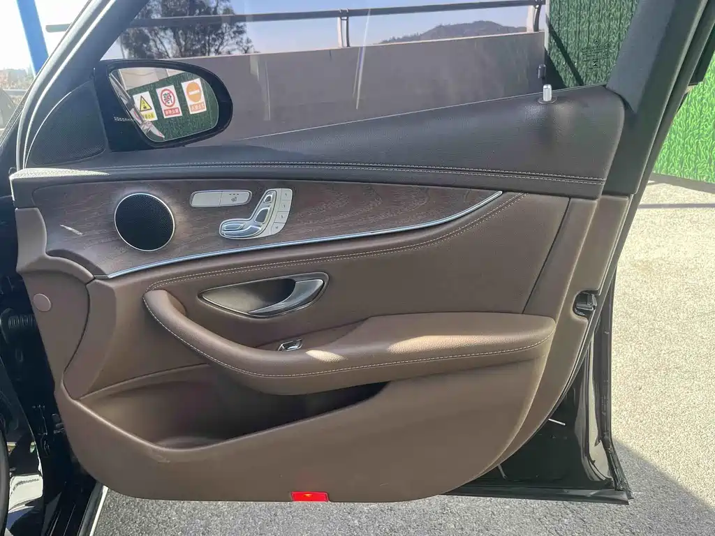 Mercedes-Benz E-Class — миниатюра 20