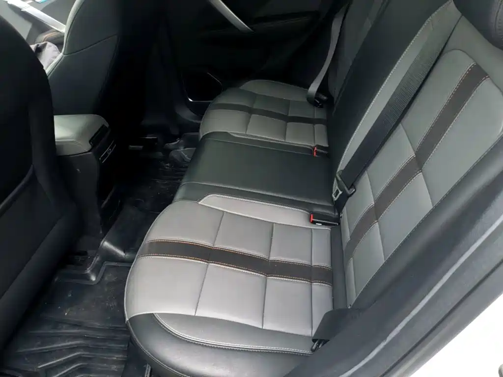 Geely Binyue — миниатюра 17