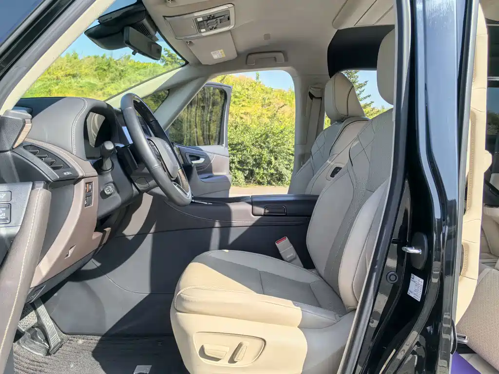 Toyota Alphard — миниатюра 9