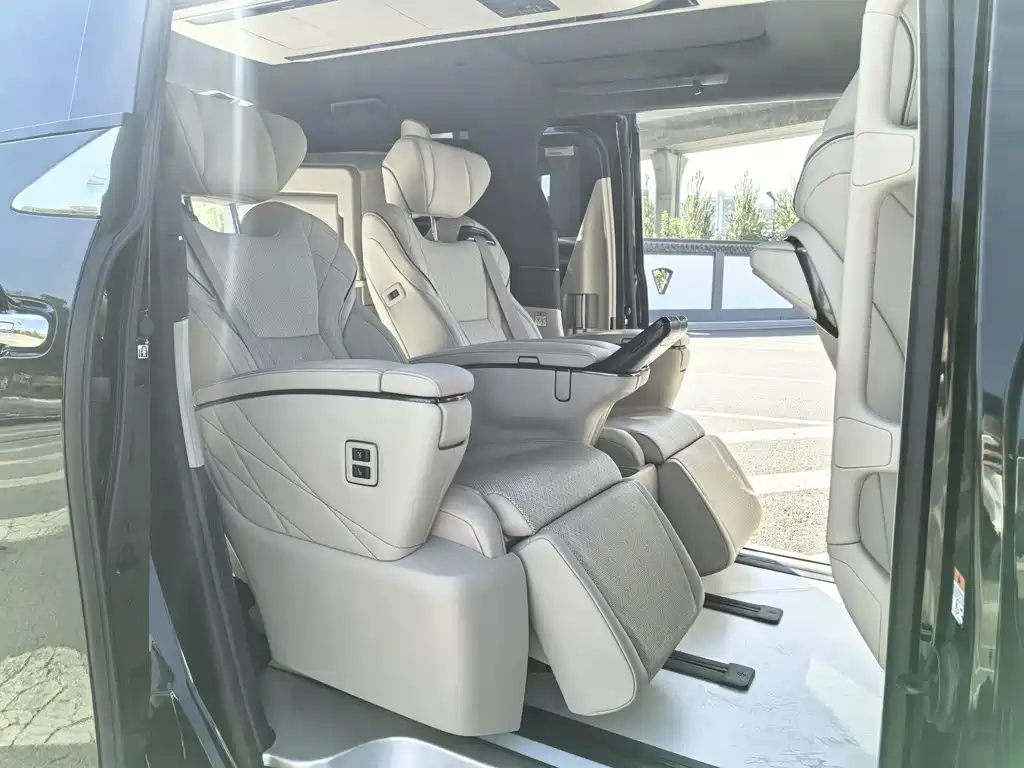 Toyota Alphard — миниатюра 19