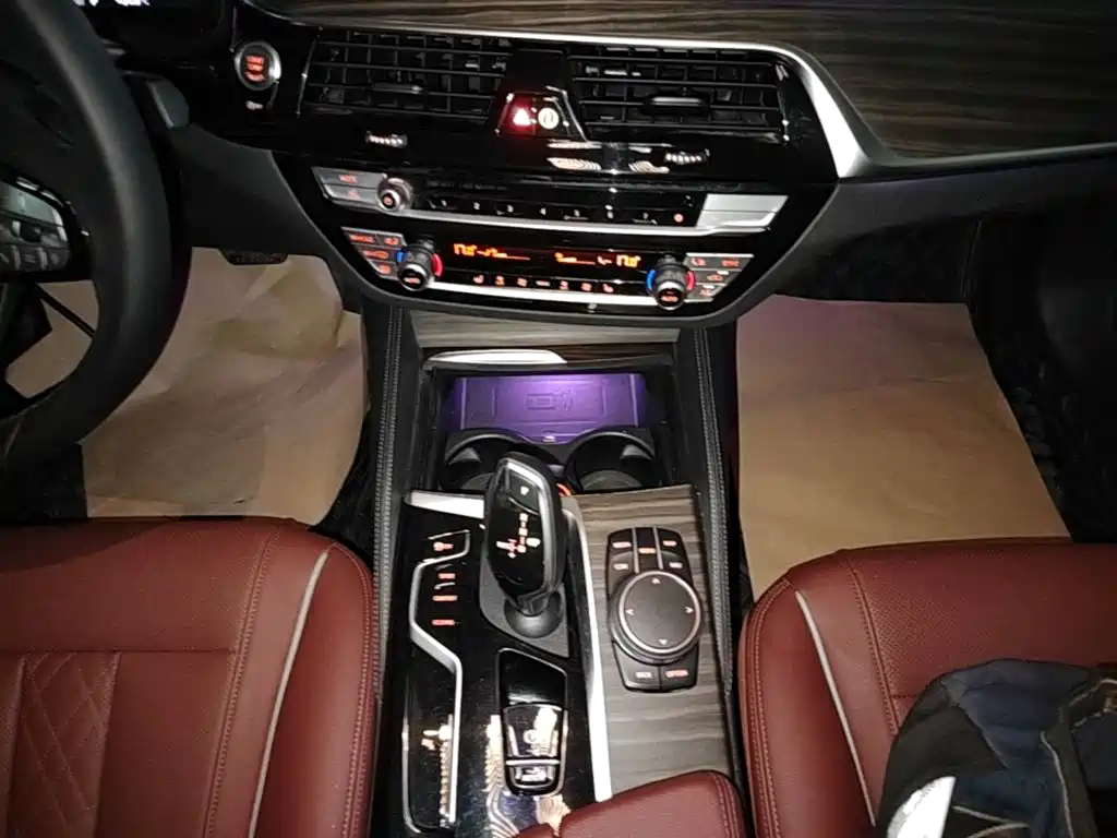 BMW 5 Series — миниатюра 14