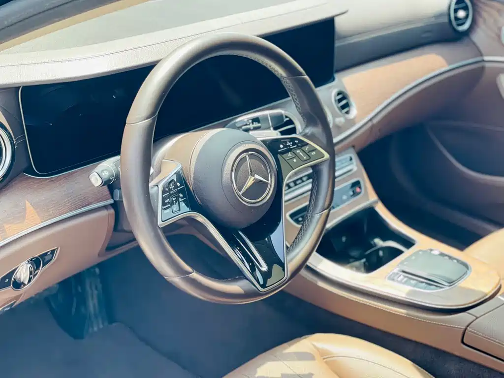 Mercedes-Benz E-Class — миниатюра 12