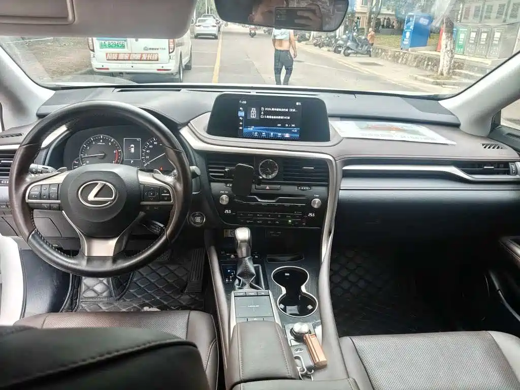 Lexus RX — миниатюра 7