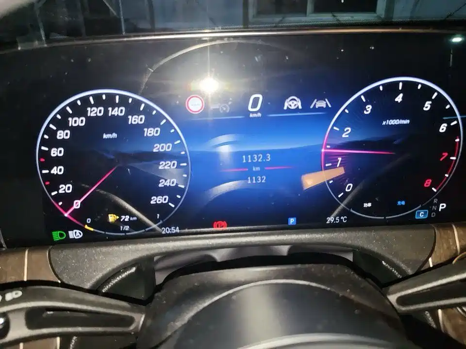 Mercedes-Benz E-Class — миниатюра 8