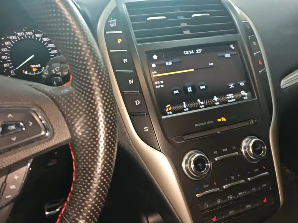 Lincoln MKC — миниатюра 14