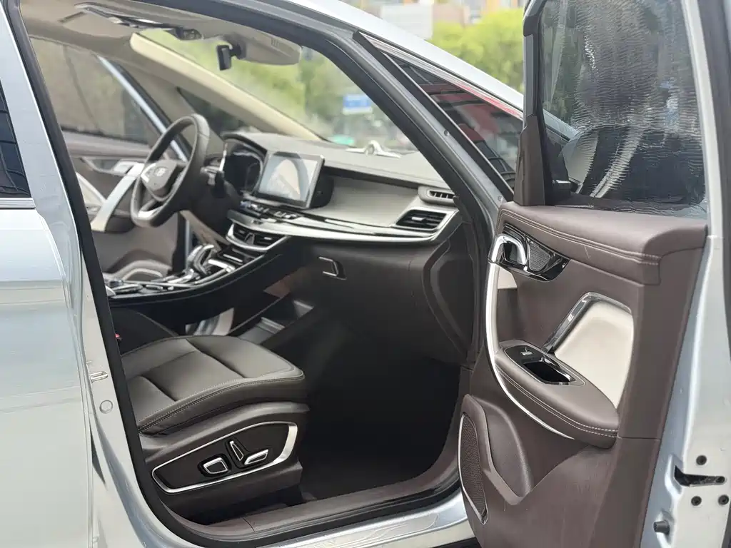 Geely Jia Ji New Energy — миниатюра 7