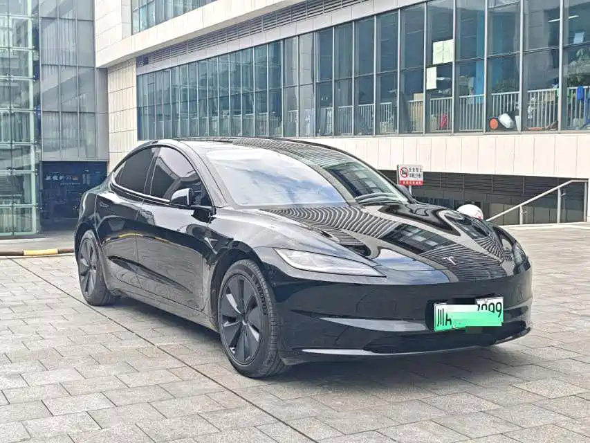 Tesla Model 3 — миниатюра 3