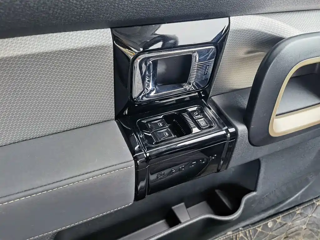 Baojun KiWi EV — миниатюра 14