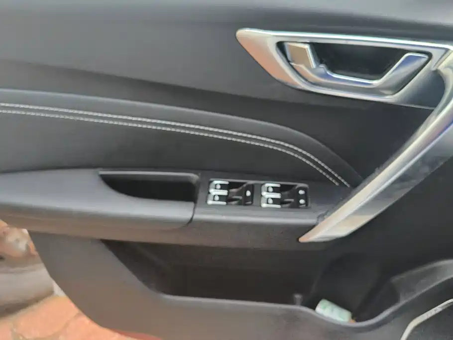 Geely Vision X3 — миниатюра 7