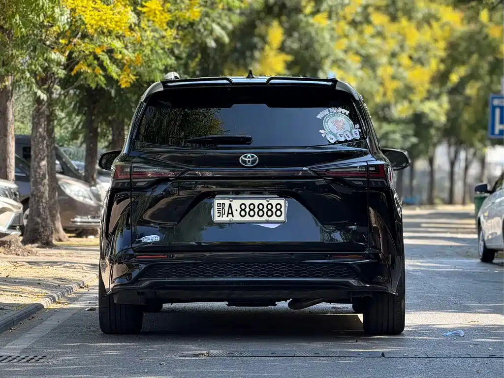 Toyota Granvia — миниатюра 6