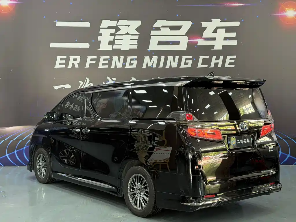 Toyota Vellfire — миниатюра 6