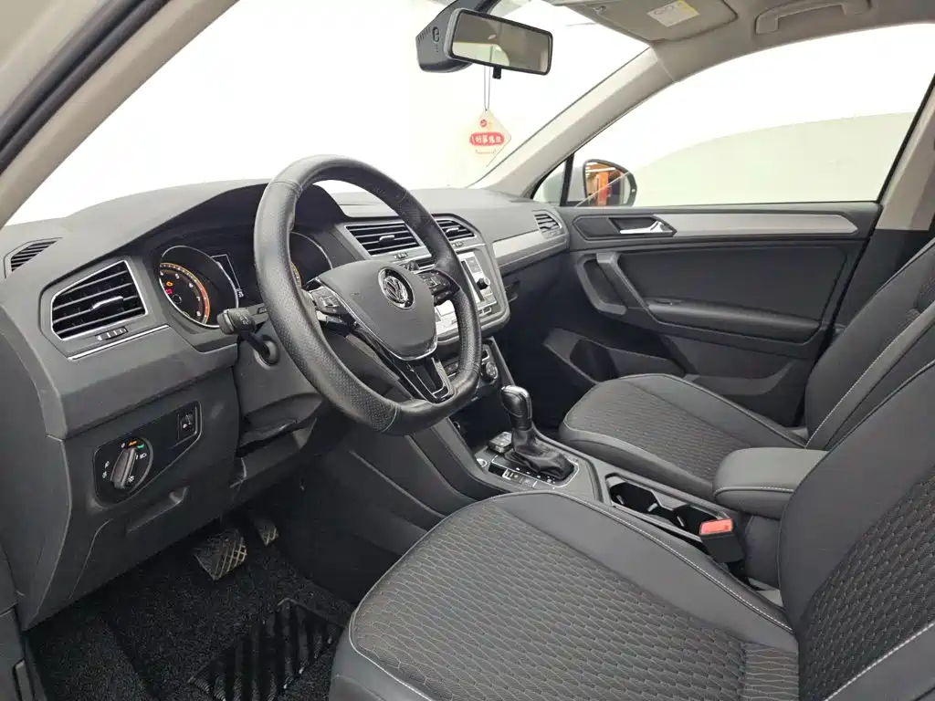 Volkswagen Tiguan L — миниатюра 6