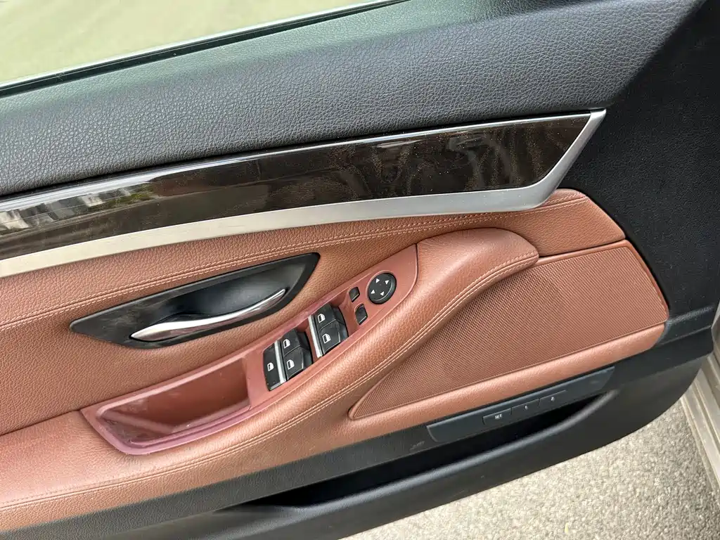 BMW 5 Series — миниатюра 12