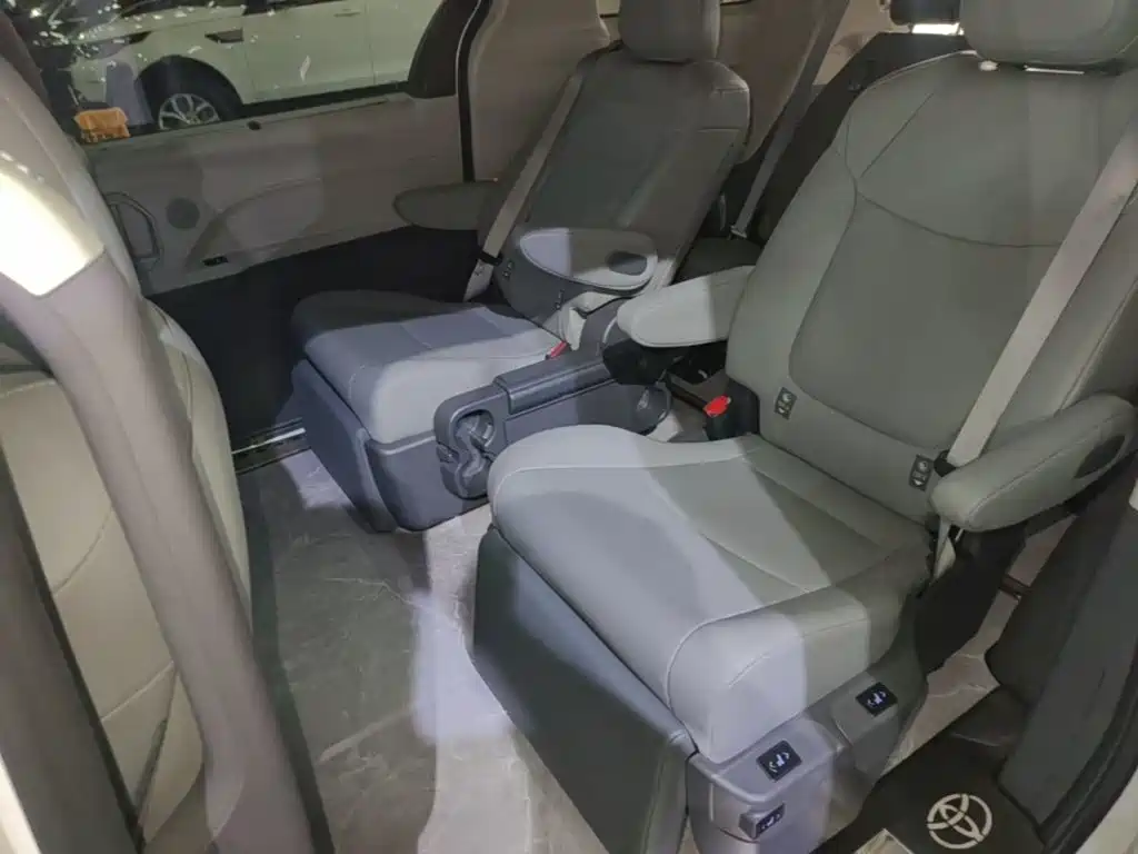 Toyota Granvia — миниатюра 17