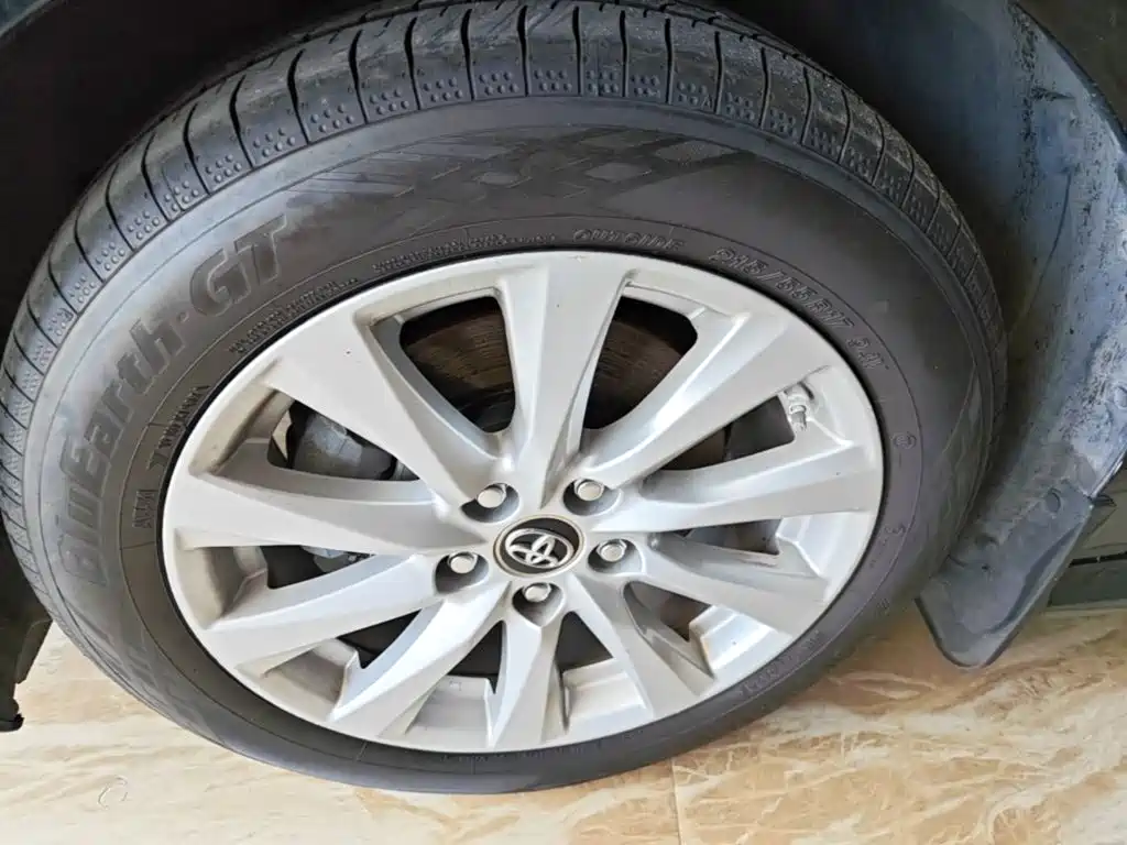 Toyota Camry — миниатюра 23