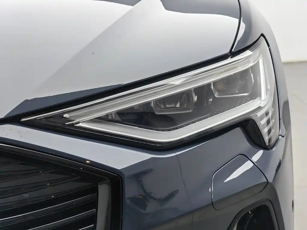 Audi e-tron (Import) — миниатюра 7