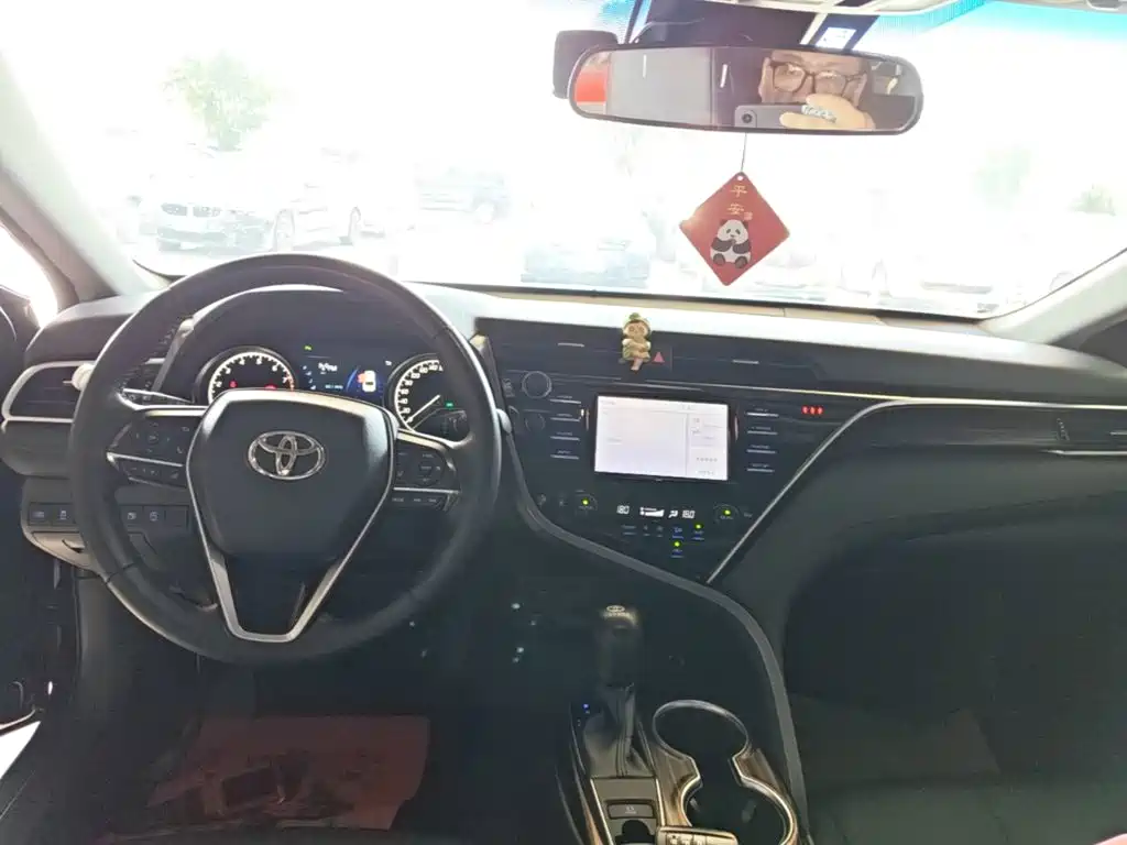 Toyota Camry — миниатюра 13