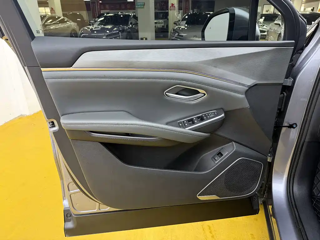 BYD L DM-i — миниатюра 3