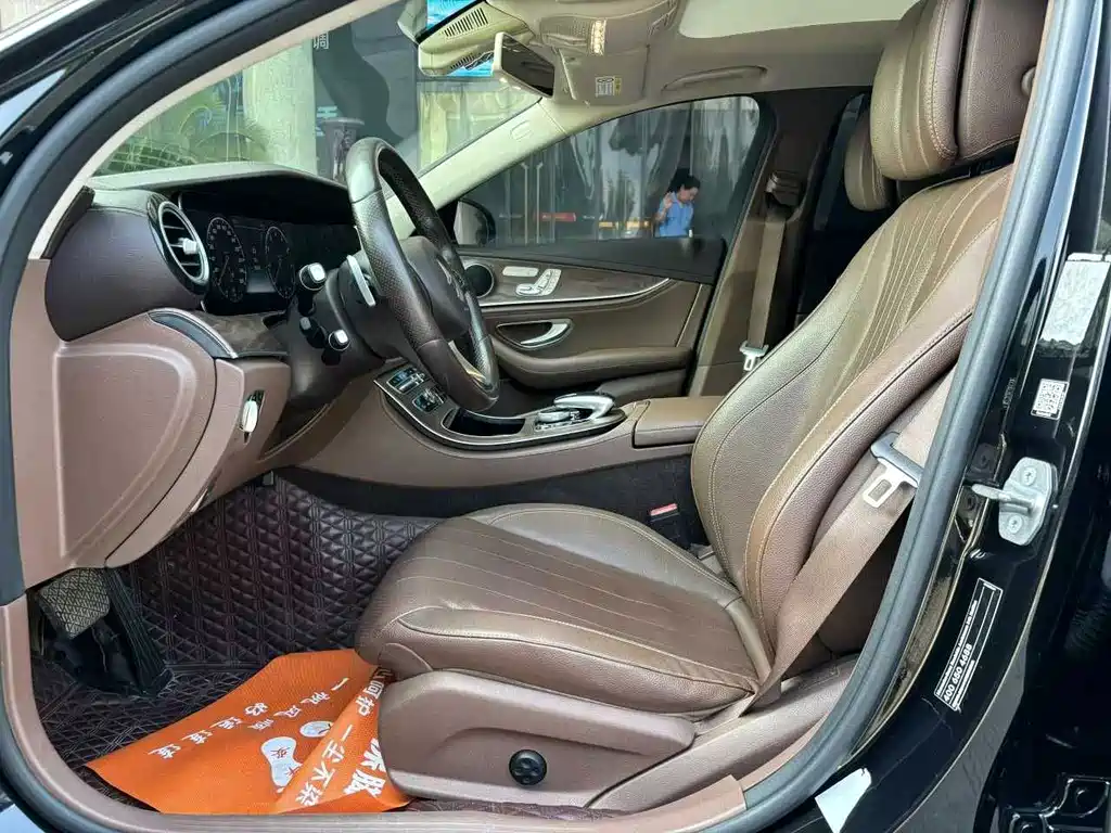 Mercedes-Benz E-Class — миниатюра 5