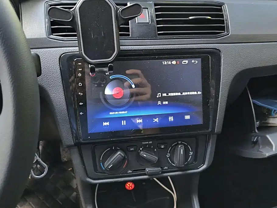Volkswagen Santana — миниатюра 13