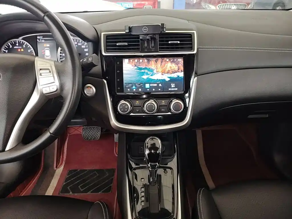 Nissan Tiida — миниатюра 13